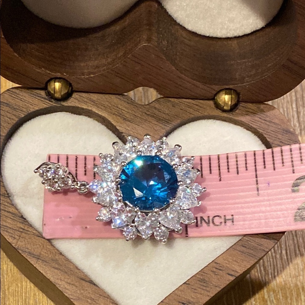 Y2K Blue Halo Crystal Pendant Princess Diana Style Statement Necklace Sunburst - Picture 3 of 8